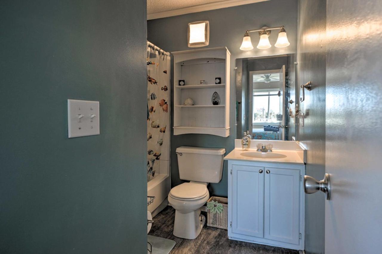 Condo With Balcony And Pool Walk To 2 Beach Accesses! Carolina Beach Exterior photo