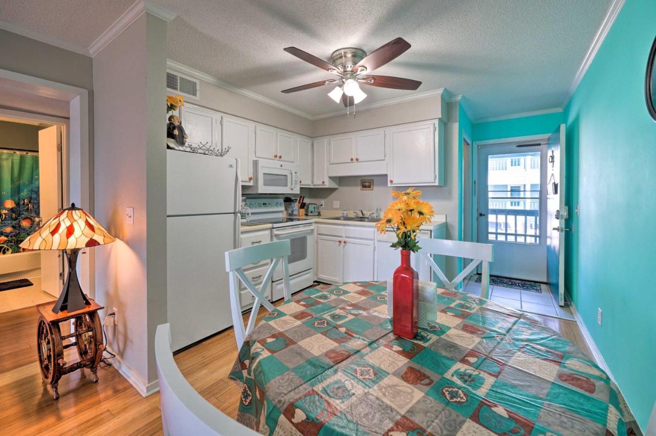 Condo With Balcony And Pool Walk To 2 Beach Accesses! Carolina Beach Exterior photo