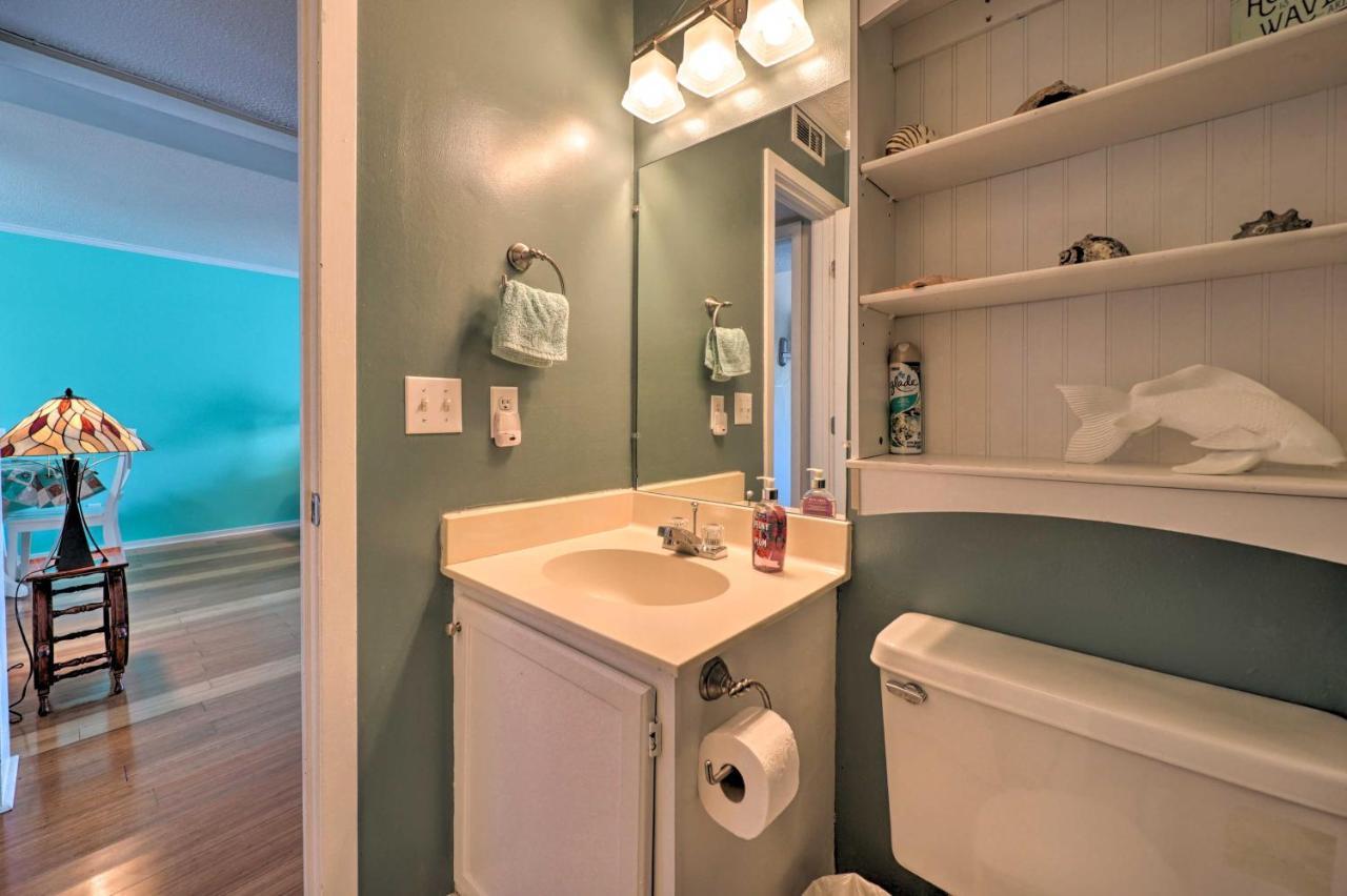 Condo With Balcony And Pool Walk To 2 Beach Accesses! Carolina Beach Exterior photo